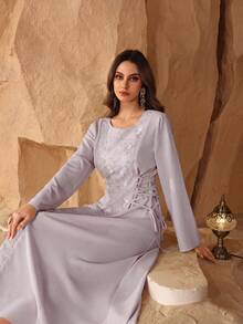 Al Najma 女款優雅圓領珠飾刺繡阿拉伯風連身裙，適合外出穿著 - 淺灰色 - 查看 5