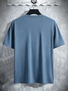 Manfinity Homme Kaos Pria Lengan Pendek Kerah Bulat dengan Saku Tempel di Dada Kiri dan Label Kulit - Dusty Blue - View 2