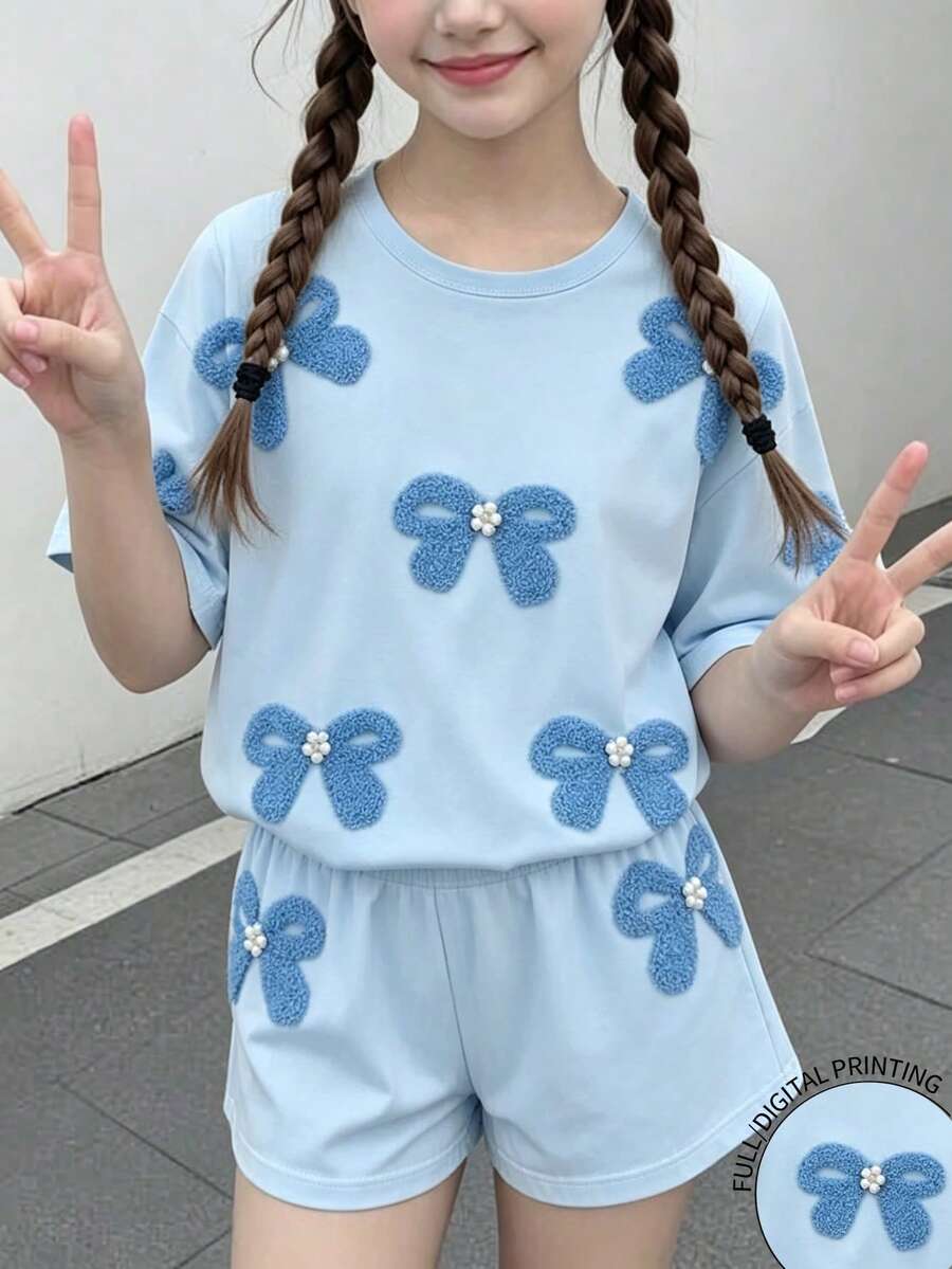 SHEIN 少女数码印花蓝色蝴蝶结短袖短裤套装,休闲舒适时尚的春夏装,百搭设计,适合户外、运动、野餐、街头摄影、居家、学校、度假、送礼等场合。 - 彩色 - 查看 1