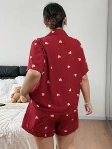 Napfluff CURVE Napfluff CURVE Set Piyama Ukuran Besar Lengan Pendek dengan Kerah Motif Hati Bergaris - Merah - View 2