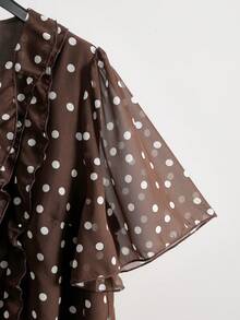 Modelyn Blus Wanita Ukuran Besar Model Plus dengan Kerah Bentuk Tetesan Air, Ruffle, Lengan Pendek, Bahan Chiffon, Motif Polkadot, Potongan Longgar, Cocok untuk Liburan di Rumah atau Acara Musim Panas - Coffee Brown - View 6