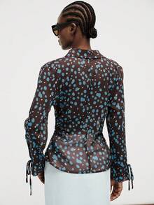 Aveloria Modichic Blusa de manga larga para mujer de verano y otoño, color azul café con contraste, asimétrica, pintada a mano con degradado y estampado de lunares, de gasa texturizada, cuello en V, ligeramente transparente, con puños con lazo y cintura fruncida, elegante, estilo old money, romántica, vintage, para ir a la oficina, moderna, para vacaciones, casual y versátil - Multicolor - Ver 2