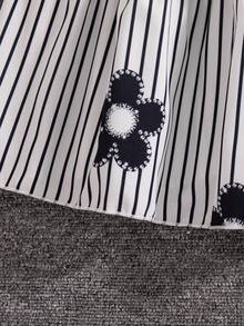 SHEIN Girls' Spring/Autumn New Square Neck Puff Long Sleeve Shirred Waist Multi-Layer Ruffle Hem French Style Gentle Sweet Beach Island Vacation Striped Floral Print Long Sleeve Dress For Picnic Camping Photography Versatile Outfit - Black and White - View 6