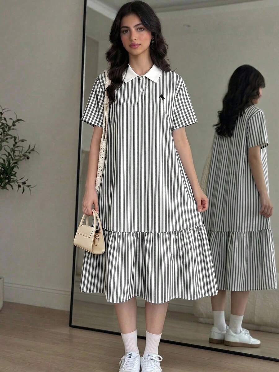 青少年女孩 Polo 領條紋刺繡圖案短袖中長洋裝，適合青少年女孩，對比色荷葉領花瓣袖印花洋裝，適合學校、戶外活動、購物，鈕扣洋裝童裝 - 黑與白 - 查看 1