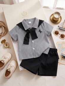 Souflis Souflis Französischer Stil 3er Set Baby Jungen Säugling Kleinkind Neugeborene Frühling Sommer vielseitig Kleiner Gentleman Schwarz & Weiß gestreift gewebtes Kurzarmhemd + Shorts + abnehmbarer Schal 3-teiliges Outfit Baby hochwertiges Set - Schwarz und Weiss - Übersicht 2