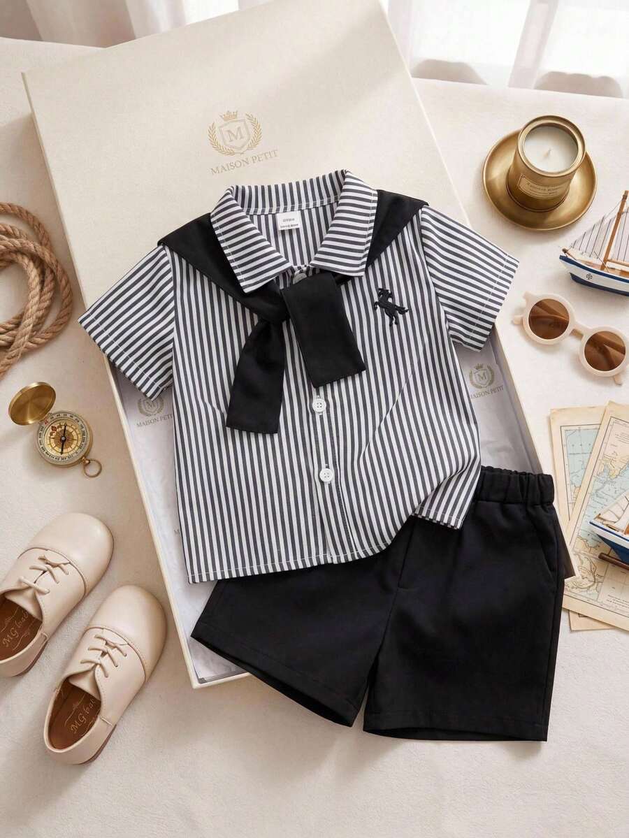 Souflis Souflis Französischer Stil 3er Set Baby Jungen Säugling Kleinkind Neugeborene Frühling Sommer vielseitig Kleiner Gentleman Schwarz & Weiß gestreift gewebtes Kurzarmhemd + Shorts + abnehmbarer Schal 3-teiliges Outfit Baby hochwertiges Set
