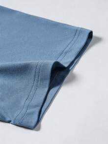 Manfinity Homme Kaos Pria Lengan Pendek Kerah Bulat dengan Saku Tempel di Dada Kiri dan Label Kulit - Dusty Blue - View 4