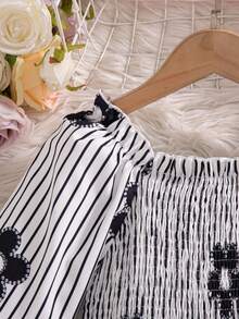 SHEIN Girls' Spring/Autumn New Square Neck Puff Long Sleeve Shirred Waist Multi-Layer Ruffle Hem French Style Gentle Sweet Beach Island Vacation Striped Floral Print Long Sleeve Dress For Picnic Camping Photography Versatile Outfit - Black and White - View 4