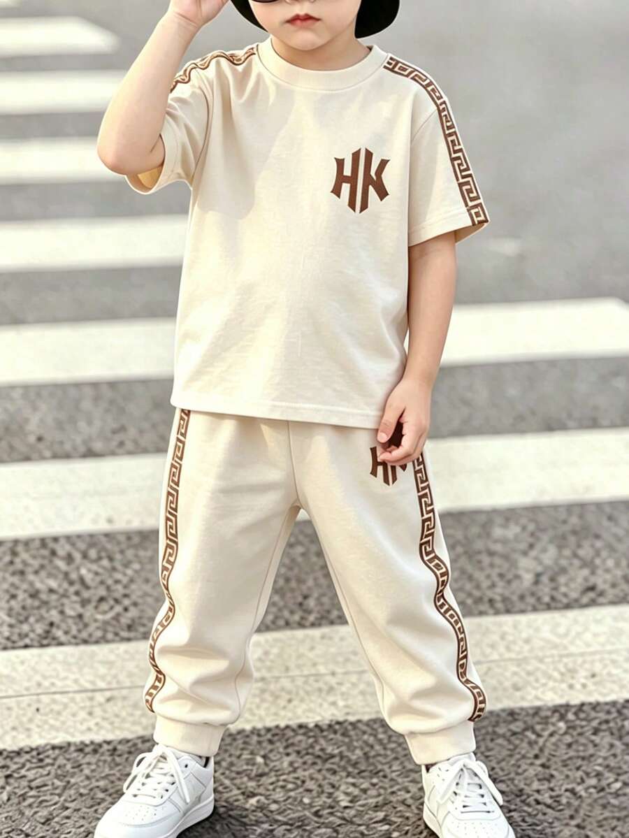小男孩舒適圓領短袖T恤與運動長褲2件套,極簡風格英文標語圖案,適合秋冬春季,輕鬆舒適,適用於開學季、派對、戶外野餐、街拍、校園、假期,適合送禮 - 彩色 - 查看 1