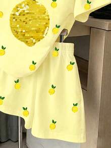 1 Set, Fresh Lemon Milk Girls' Outfit, Light Yellow All-Over Print Small Lemon Round Neck Short Sleeve Top With Large Sequin Lemon Decoration On Chest, Matching All-Over Print Elastic Waist Shorts, Suitable For Outings And Daily Wear, Spring/Summer - Multicolor - View 4