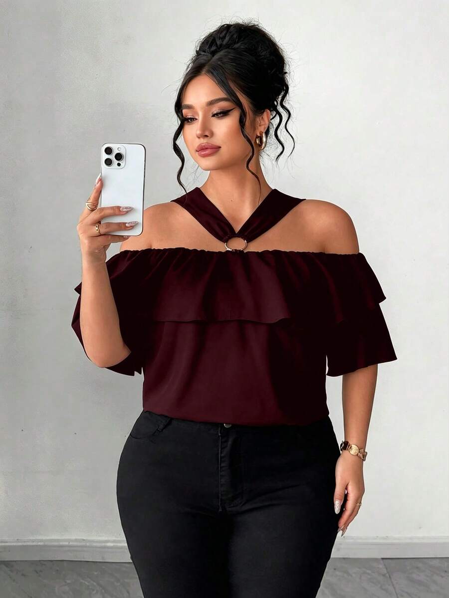 Elenzga Blusa elegante de talla grande con hombros descubiertos, decoración de anillo de metal, ribete de volantes y cuello cuadrado - Burdeos - Ver 1