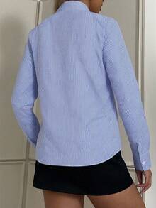 SHEIN EZwear Damen Lässig Minimalistisches Hemd mit besticktem Logo, tailliert, Langarm, Knopfleiste, gestreift, geeignet für Herbst/Winter - Blau-Weiß - Übersicht 2