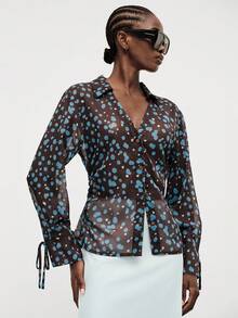 Aveloria Modichic Blusa de manga larga para mujer de verano y otoño, color azul café con contraste, asimétrica, pintada a mano con degradado y estampado de lunares, de gasa texturizada, cuello en V, ligeramente transparente, con puños con lazo y cintura fruncida, elegante, estilo old money, romántica, vintage, para ir a la oficina, moderna, para vacaciones, casual y versátil - Multicolor - Ver 3