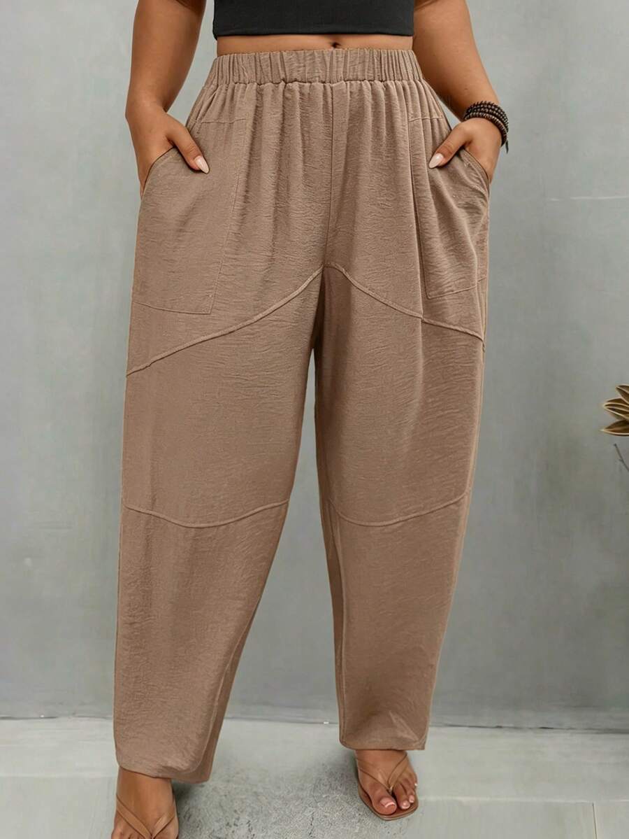 EMERY ROSE Plus size avslappnade mångsidiga pendlingsbyxor i enfärgad avsmalnande modell - Brun - Visa 1