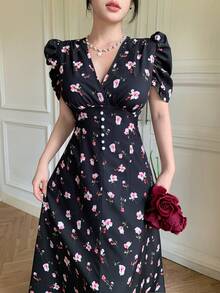 Modelyn 女款緊身洋裝，小交叉領口設計，珍珠鈕扣裝飾與泡泡袖 - 黑色 - 查看 4