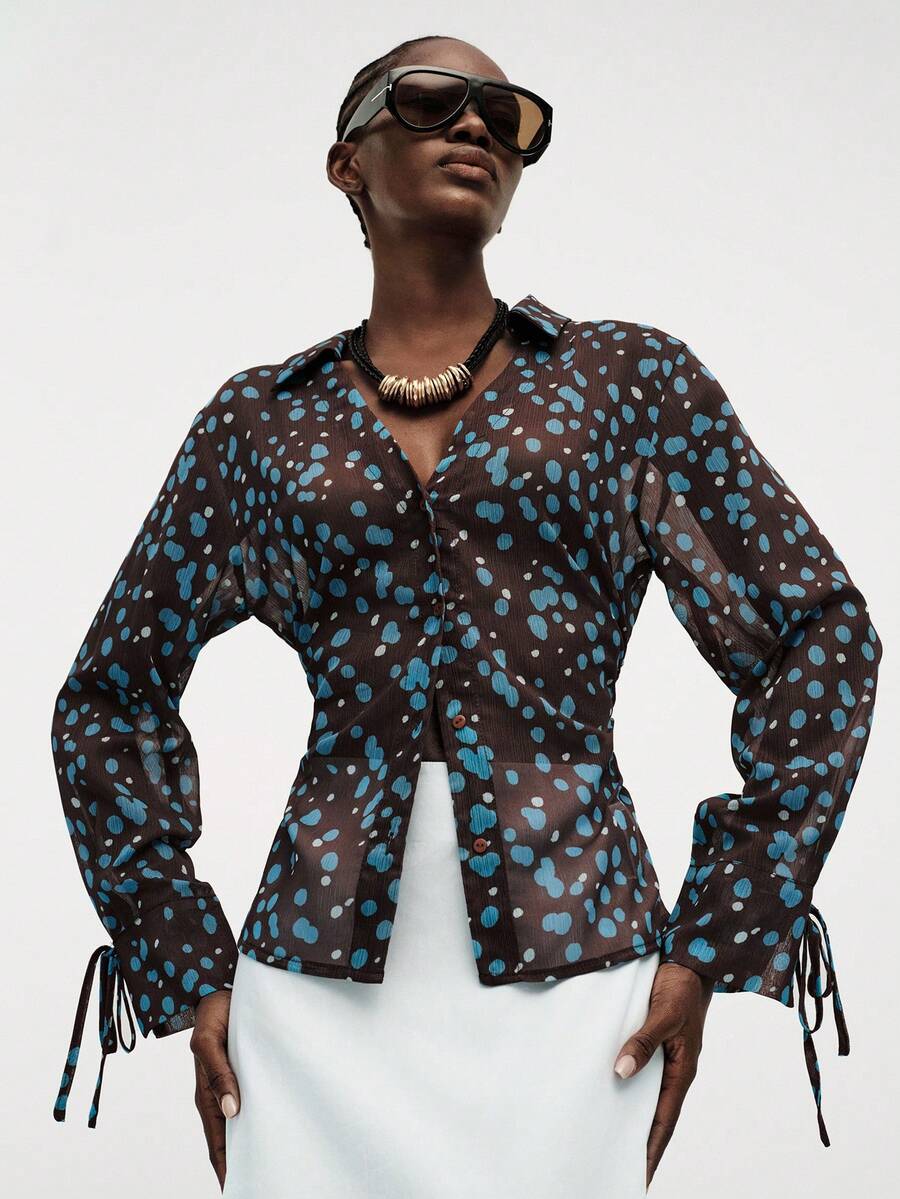 Aveloria Modichic Blusa de manga larga para mujer de verano y otoño, color azul café con contraste, asimétrica, pintada a mano con degradado y estampado de lunares, de gasa texturizada, cuello en V, ligeramente transparente, con puños con lazo y cintura fruncida, elegante, estilo old money, romántica, vintage, para ir a la oficina, moderna, para vacaciones, casual y versátil - Multicolor - Ver 1
