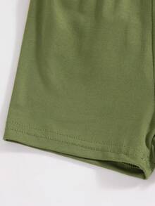 SHEIN Playful Pals Conjunto de 2 piezas para bebé recién nacido niño, top sin mangas con estampado de dinosaurio y diseño de bolsillo falso, y pantalones cortos con estampado de dinosaurio, estilo casual, sencillo y lindo, adecuado para primavera/verano, salidas, vacaciones en la playa, conjunto de moda y lindo para bebé niño - Verde militar - Ver 9
