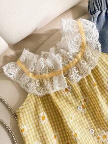 SHEIN Genkimix Kids 2件組少女休閒時尚荷葉蕾絲圓領無袖寬鬆刺繡花卉背心上衣 + 牛仔喇叭褲刺繡百搭褲套裝，適合度假、旅行、日常穿著、夏季，柔軟舒適面料，2026春夏新時尚，度假旅行必備，兒童夏季穿著，26春夏新時尚 - 彩色 - 查看 6
