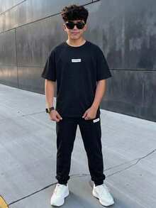 SHEIN 兒童 2件組 青少年男孩休閒字母編織標籤裝飾黑色套頭T恤與長褲套裝，適合學校、花園、海灘、生日，春夏季 - 黑色 - 查看 3