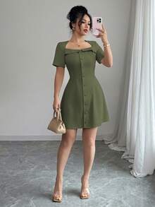 Elenzga Vestido mini de línea A con cuello trapezoidal, volantes, botones delanteros y cintura para uso diario, elegante, para primavera/verano - Verde militar - Ver 7