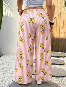SHEIN LUNE CURVE Calça Plus Size Casual de Férias com Estampa de Limão Listrada e Fenda Alta para o Outono - Rosa chiclete - Visão 2