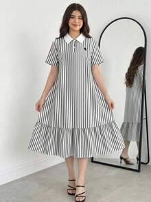 青少年女孩 Polo 領條紋刺繡圖案短袖中長洋裝，適合青少年女孩，對比色荷葉領花瓣袖印花洋裝，適合學校、戶外活動、購物，鈕扣洋裝童裝 - 黑與白 - 查看 4