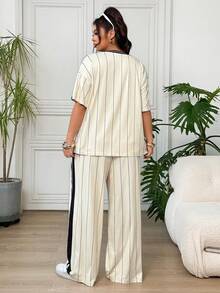 SHEIN EZwear 杏色休閒女款大尺碼字母條紋短袖T恤與長褲套裝 - 杏色 - 查看 3