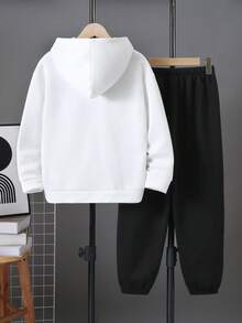 SHEIN 青少年男孩秋季新品休閒極簡足球圖案時尚經典英文字母運動風街頭風Y2K連帽衫與運動長褲2件套，適合夏季長袖舒適連帽衫2件套，適合秋冬 - 白色 - 查看 4