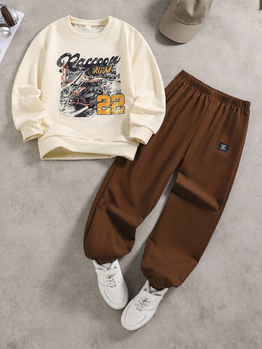 SHEIN 2件組男孩時尚白色運動衫與深綠色長褲套裝，胸前綠色圖案印花，時尚街頭風，柔軟舒適面料，易穿著，適合春秋季，完美適用於學校、外出及各種場合，男孩必備兩件套裝