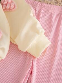 SHEIN Playful Pals 女嬰秋季兩件套，3D花卉刺繡套頭衛衣 + 粉色針織內搭褲，柔軟可愛套裝 - 粉色 - 查看 8