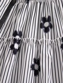 SHEIN Girls' Spring/Autumn New Square Neck Puff Long Sleeve Shirred Waist Multi-Layer Ruffle Hem French Style Gentle Sweet Beach Island Vacation Striped Floral Print Long Sleeve Dress For Picnic Camping Photography Versatile Outfit - Black and White - View 8