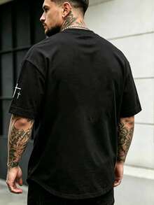Manfinity Dauomo Men's Short Sleeve T-Shirt With American Style Cross & JESUS Letter Graphic Print - Black - View 2