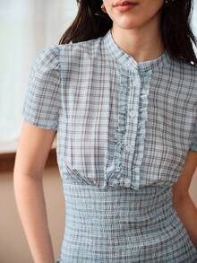 SHEIN LUNE Nuevo vestido corto de manga corta con cintura fruncida y decoración de capas de tela a cuadros, estilo dulce, romántico, francés y lindo, estampado de cuadros azules para picnic y brunch de verano - Azul - Ver 2