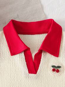 SHEIN Playful Pals 女童背心套裝，夏季新品，休閒可愛趣味風，紅色小領拼接淺杏色背心，V領，蕾絲愛心拼接紅色櫻桃徽章，搭配淺藍色復古牛仔褲，鬆緊腰設計，腰部紅色3D蝴蝶結，修身剪裁，柔軟舒適面料，百搭時尚風格，適合日常穿著、夏季度假、音樂節、派對聚會等多種場合，夏季度假新品女童套裝 - 彩色 - 查看 8