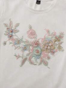 GlowEve 女款白色花卉刺繡圓領棉質上衣，夏季休閒百搭短袖T恤，舒適柔軟面料，適合日常通勤與外出 - 白色 - 查看 4