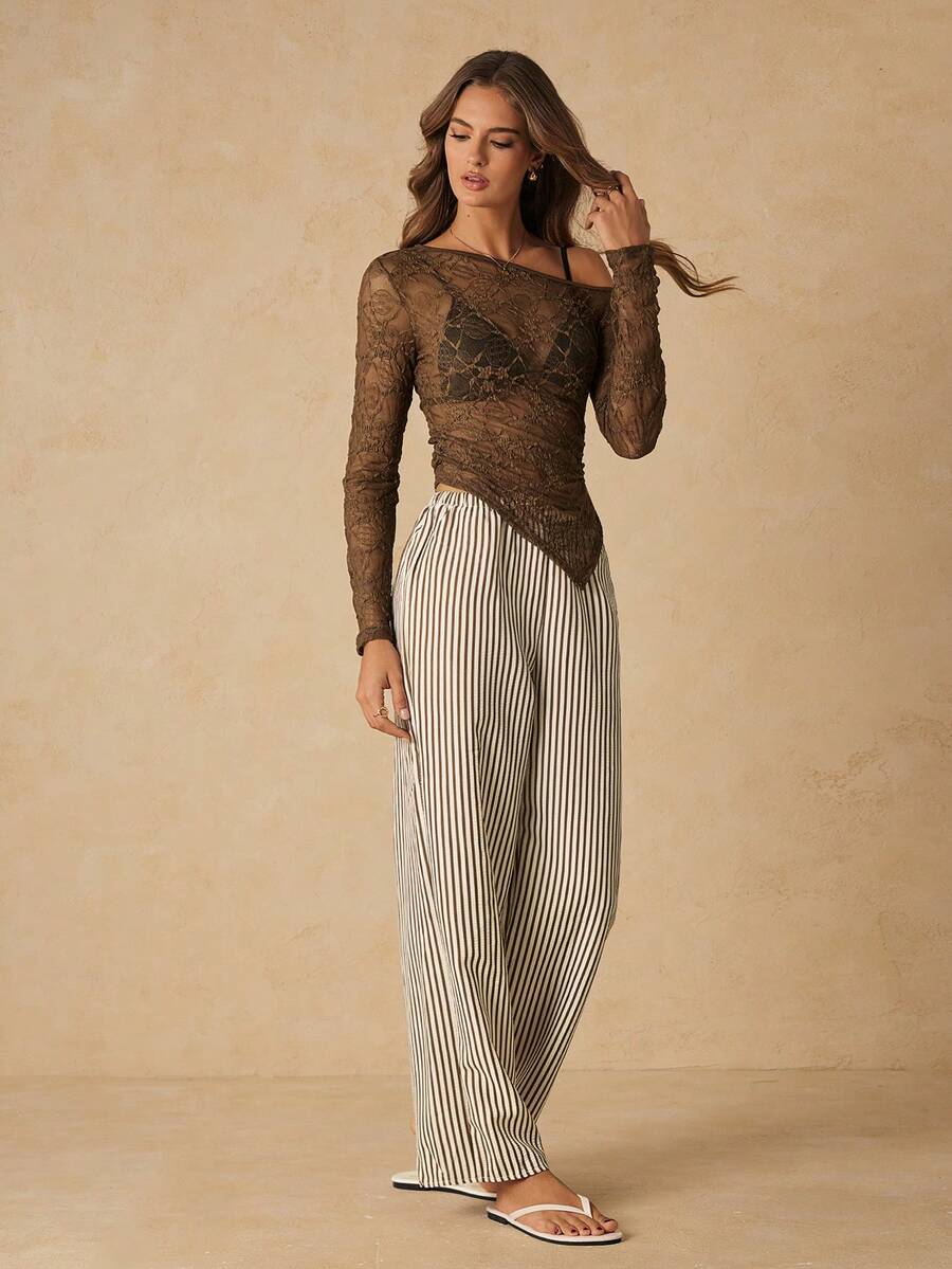 HautHeat 女款蕾絲單肩透視長袖上衣與條紋長褲休閒日常居家服套裝 - 咖啡棕 - 查看 1