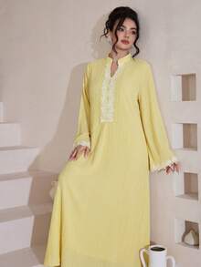 SHEIN Najma Đầm casual dáng rộng cổ đứng nhỏ, vải vân nổi màu vàng nhạt, đính hạt thêu ren viền - Màu vàng - Xem 7