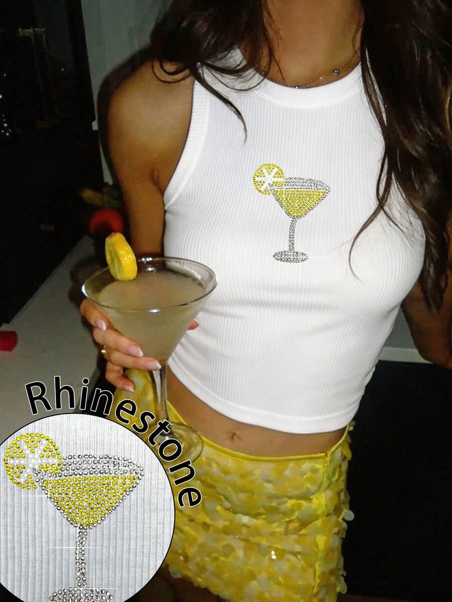 SHEIN Top de tirantes de moda para mujer con cuello redondo y estampado de copa de cóctel con strass - Blanco - View 1