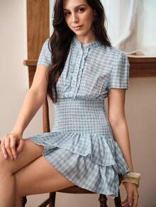 SHEIN LUNE Nuevo vestido corto de manga corta con cintura fruncida y decoración de capas de tela a cuadros, estilo dulce, romántico, francés y lindo, estampado de cuadros azules para picnic y brunch de verano - Azul - Ver 8