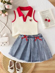 SHEIN Playful Pals 女童背心套裝，夏季新品，休閒可愛趣味風，紅色小領拼接淺杏色背心，V領，蕾絲愛心拼接紅色櫻桃徽章，搭配淺藍色復古牛仔褲，鬆緊腰設計，腰部紅色3D蝴蝶結，修身剪裁，柔軟舒適面料，百搭時尚風格，適合日常穿著、夏季度假、音樂節、派對聚會等多種場合，夏季度假新品女童套裝 - 彩色 - 查看 2
