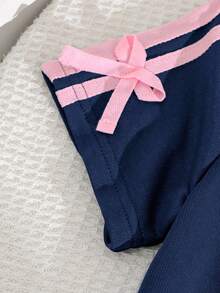 SHEIN Playful Pals 女童春夏休閒新款T恤套裝，雙條紋袖口搭配3D蝴蝶結裝飾，圓領落肩袖T恤上衣，搭配休閒長褲，2件套，適合日常穿著、上學、外出、度假、運動、派對、節日，春夏穿搭 - 藏蓝色 - 查看 6