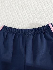 SHEIN Playful Pals 女童春夏休閒新款T恤套裝，雙條紋袖口搭配3D蝴蝶結裝飾，圓領落肩袖T恤上衣，搭配休閒長褲，2件套，適合日常穿著、上學、外出、度假、運動、派對、節日，春夏穿搭 - 藏蓝色 - 查看 7