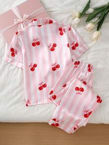 SHEIN Conjunto casual de descanso para niñas con estampado de cerezas rojas y rayas rosas, ribete de satén de seda sintética, contraste de color, manga larga, frente abierto y cuello de solapa - Multicolor - Ver 3