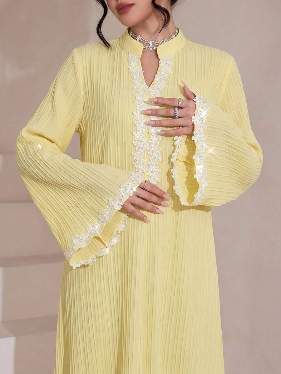 SHEIN Najma Đầm casual dáng rộng cổ đứng nhỏ, vải vân nổi màu vàng nhạt, đính hạt thêu ren viền