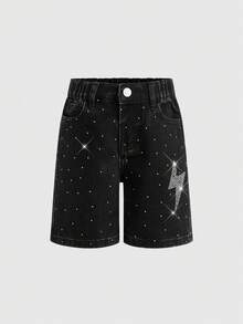 SHEIN 男童牛仔短褲，夏季，柔軟，棉質，休閒，時尚，百搭，舒適，極簡，彈性腰帶，經典五口袋款式，正面飾有細小散佈水鑽，右腿飾有一顆大閃電水鑽，寬鬆直筒褲管，黑色水洗牛仔膝長短褲，適合日常穿著與度假 - 黑色 - 查看 6