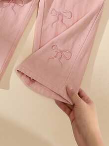 SHEIN Playful Pals 女童新款粉色水洗休閒修身可愛蝴蝶結刺繡牛仔吊帶上衣與寬鬆牛仔褲兩件套，柔軟舒適面料，女童時尚必備，適合春夏，簡約百搭風格，完美適用於日常穿搭、拍照、購物、外出、聚會，2026春夏新品 - 粉色 - 查看 7