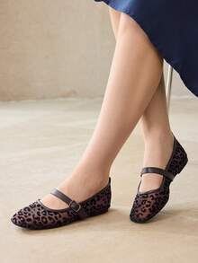 MOTF Sepatu Mary Jane Sweet Cool Serbaguna Kasual untuk Komuter Motif Leopard Jala - Coffee Brown - View 4