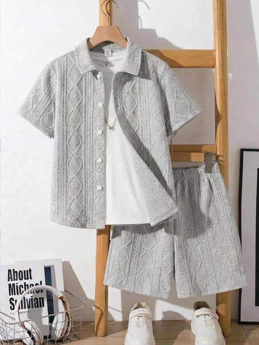 SHEIN 2件組兒童/青少年男孩休閒百搭舒適POLO領開襟寬鬆短袖上衣與短褲套裝,針織雙層面料,適合學校、花園、海灘、生日,春、夏、秋、冬 - 灰色 - 查看 1