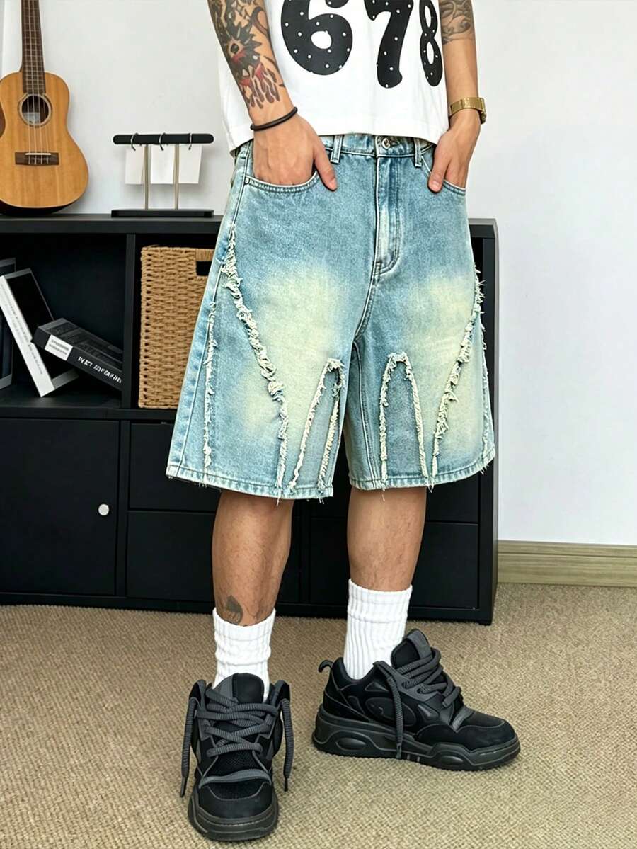 GALLERY FADE Pantalones cortos de mezclilla lavada vintage con patchwork y deshilachado hasta la rodilla para hombre - Azul lavado medio - Ver 1