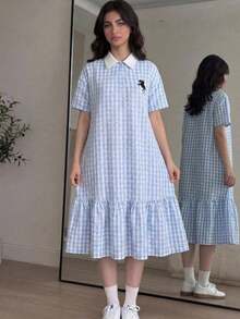 SHEIN 青少年女孩 Polo 童裝條紋刺繡圖案短袖中長洋裝，適合青少年女孩，對比色荷葉領花瓣袖印花洋裝，適合學校、戶外活動、購物，鈕扣洋裝 - 藍色 - 查看 6